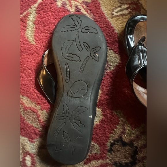 B.O.C. Patent leather flip flops woman’s - Picture 2 of 4